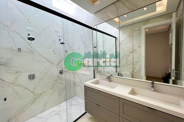 Casa &agrave; venda - 250m&sup2; - Residencial Portal das &Aacute;guas