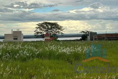 Terreno &agrave; venda - 270m&sup2; - Centro