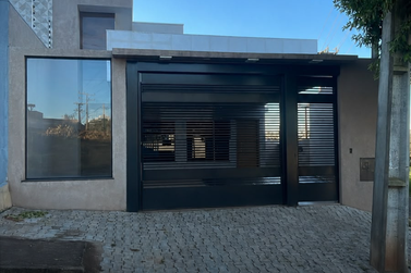 Casa &agrave; venda - 132m&sup2; - Jardim Azal&eacute;ia