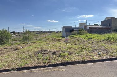 Terreno &agrave; venda - 135m&sup2; - Bela Casa