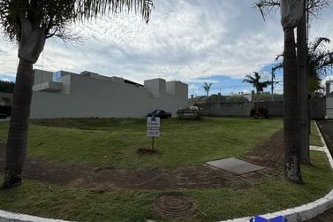 Terreno &agrave; venda - 418m&sup2; - COND. PORTAL DAS &Aacute;GUAS