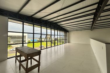 Sal&atilde;o Comercial para alugar - 420m&sup2; - Zona III