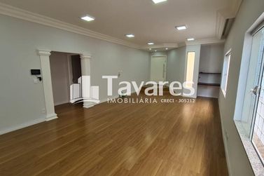 Casa &agrave; venda - 380m&sup2; - Zona I