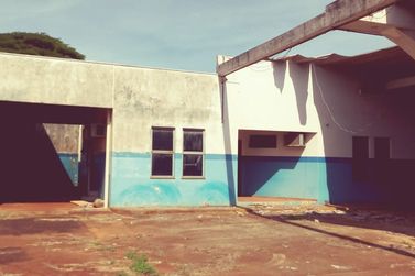 Sal&atilde;o Comercial &agrave; venda - 940m&sup2; - Zona Industrial