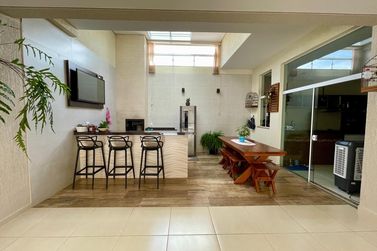Casa &agrave; venda - 338m&sup2; - ZONA I