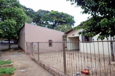 Casa &agrave; venda - 90m&sup2; - CONJUNTO RESIDENCIAL C&Oacute;RREGO LONGE