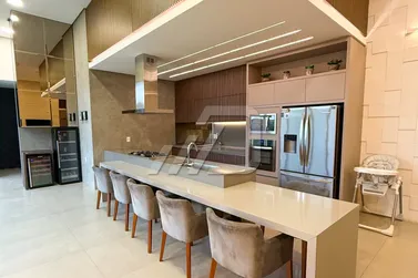 Casa &agrave; venda - 280m&sup2; - Zona VII