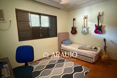 Sobrado &agrave; venda - 351m&sup2; - ZONA II