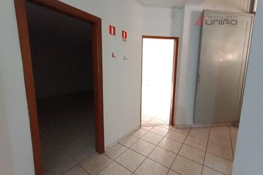 Sal&atilde;o Comercial para alugar - 880m&sup2; - Zona III