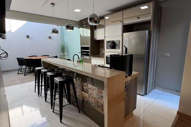 Casa &agrave; venda - 145m&sup2; - Jardim Yoshi