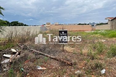 Terreno &agrave; venda - 371m&sup2; - Jardim Floren&ccedil;a