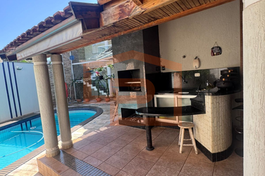 Casa &agrave; venda - 420m&sup2; - Zona I