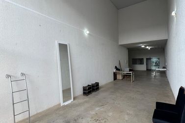 Sal&atilde;o Comercial para alugar - 180m&sup2; - Parque Residencial da G&aacute;vea