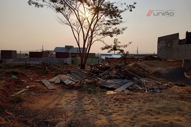 Terreno &agrave; venda - 125m&sup2; - Jardim Cima