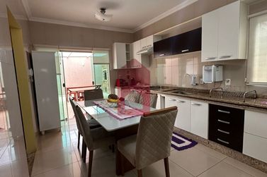 Casa &agrave; venda - 150m&sup2; - Jardim Colibri