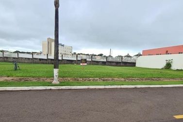 Terreno &agrave; venda - 610m&sup2; - Zona III