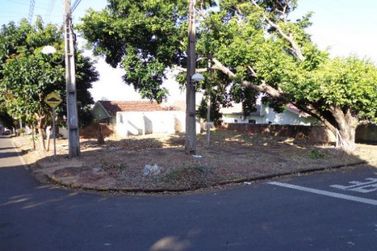 Terreno &agrave; venda - 279m&sup2; - Zona V