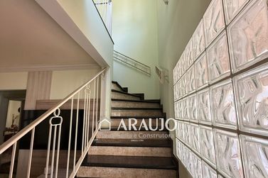 Sobrado &agrave; venda - 351m&sup2; - ZONA II