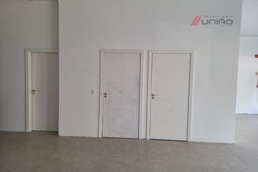 Sal&atilde;o Comercial para alugar - 243m&sup2; - Zona I