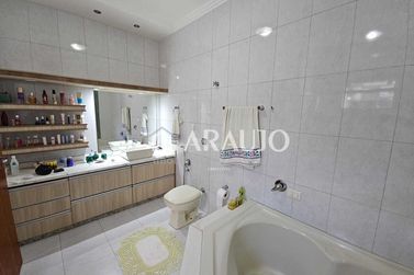 Sobrado &agrave; venda - 272m&sup2; - Zona III
