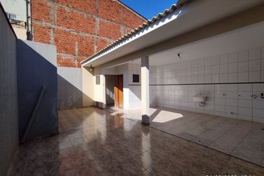 Casa &agrave; venda - Zona III