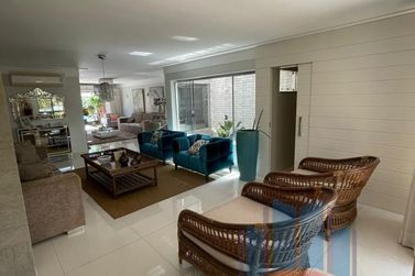 Casa &agrave; venda - 735m&sup2; - Zona Armaz&eacute;m