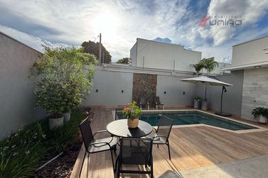 Casa &agrave; venda - 230m&sup2; - Conjunto Residencial Portal das &Aacute;guas