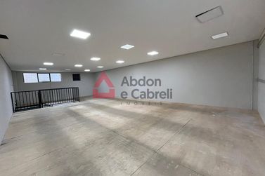 Sal&atilde;o Comercial para alugar - 800m&sup2; - Zona III