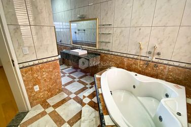 Casa &agrave; venda - 380m&sup2; - Zona I