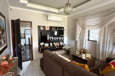 Casa &agrave; venda - 213m&sup2; - Jardim Primavera