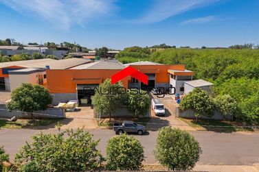 Sal&atilde;o Comercial &agrave; venda - 1100m&sup2; - Parque Industrial