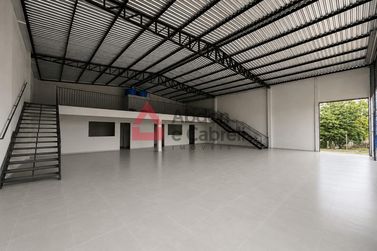 Sal&atilde;o Comercial para alugar - 570m&sup2; - Zona I