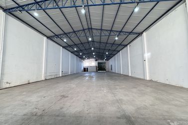 Sal&atilde;o Comercial para alugar - 700m&sup2; - Jardim Janina