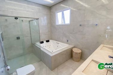 Casa &agrave; venda - 315m&sup2; - RESID. ROYAL GARDEN