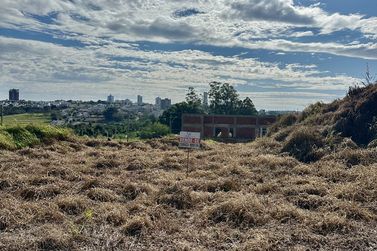 Terreno &agrave; venda - 376m&sup2; - Parque Firenze