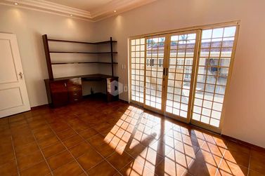 Casa &agrave; venda - 380m&sup2; - Zona I