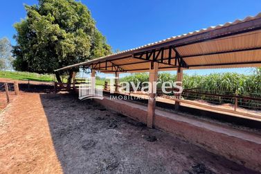 S&iacute;tio &agrave; venda - 95m&sup2; - Centro