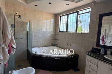 Sobrado &agrave; venda - 351m&sup2; - ZONA II