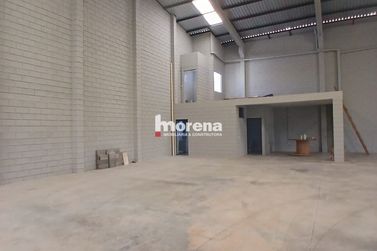 Sal&atilde;o Comercial para alugar - 1000m&sup2; - Parque Industrial II