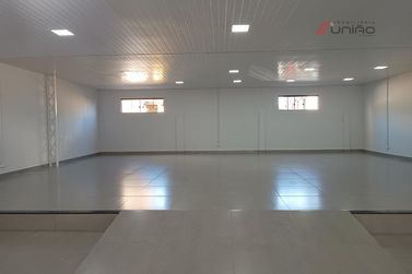 Sal&atilde;o Comercial para alugar - 240m&sup2; - Zona III