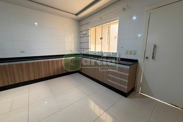 Sobrado para alugar - Zona III