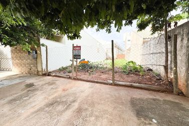 Terreno &agrave; venda - Jardim Bourboun