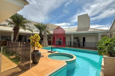 Casa &agrave; venda - 688m&sup2; - Condom&iacute;nio Residencial Soleil