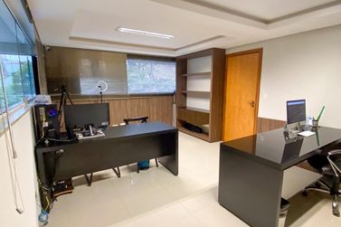 Sala Comercial &agrave; venda - 241m&sup2; - Zona I