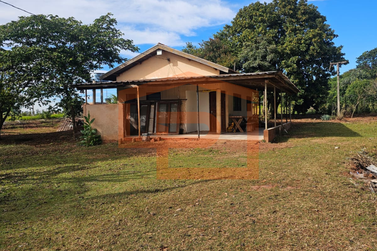 Ch&aacute;cara &agrave; venda - 21000m&sup2; - Zona Rural