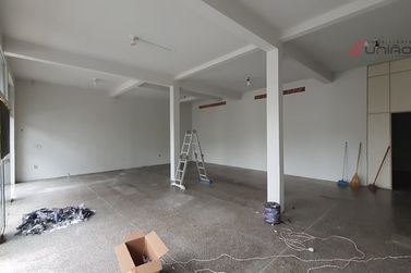 Sal&atilde;o Comercial para alugar - 90m&sup2; - Zona Armazem