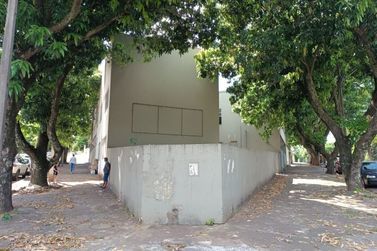 Sal&atilde;o Comercial &agrave; venda - Zona I