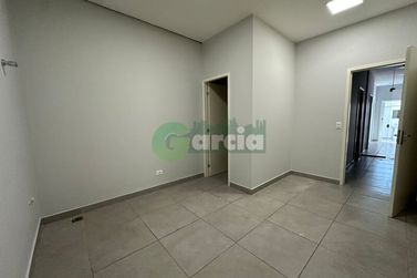 Sal&atilde;o Comercial para alugar - 450m&sup2; - Zona VII