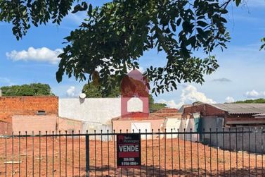 Terreno &agrave; venda - 980m&sup2; - Zona V