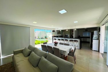 Casa &agrave; venda - 330m&sup2; - .